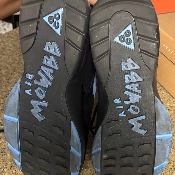 Like New Men’s Nike AIR MOWABB On Running Black and Blue Sneakers. Sz 8 with box - Picture 4 of 4